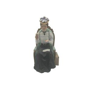 Avon VTG 1982 President s Club Albee Award Porcelain Figurine 7 InchesTall Japan